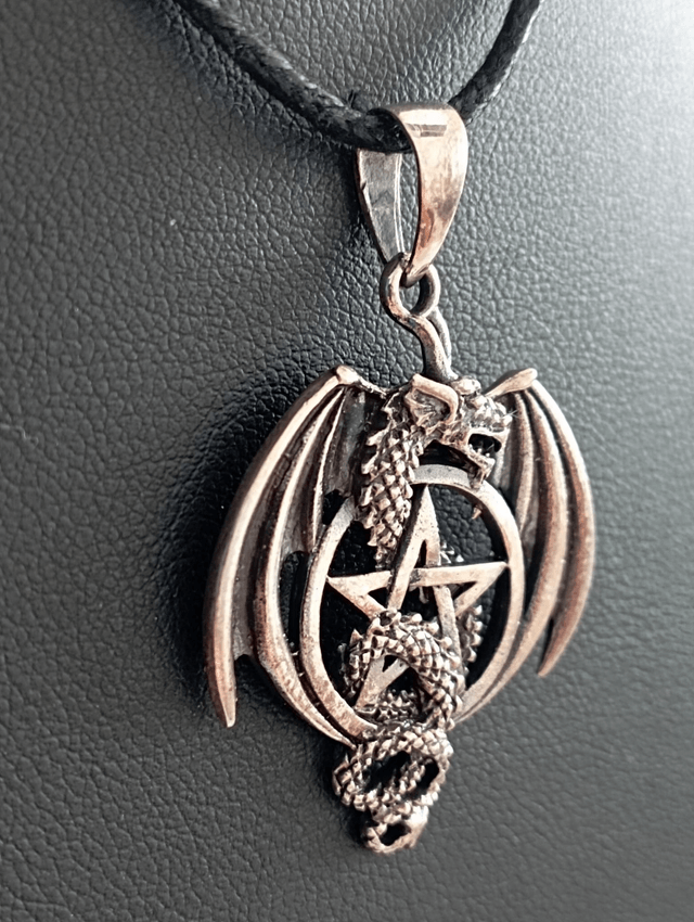 Pendentif Dragon dans le pentacle (argent)