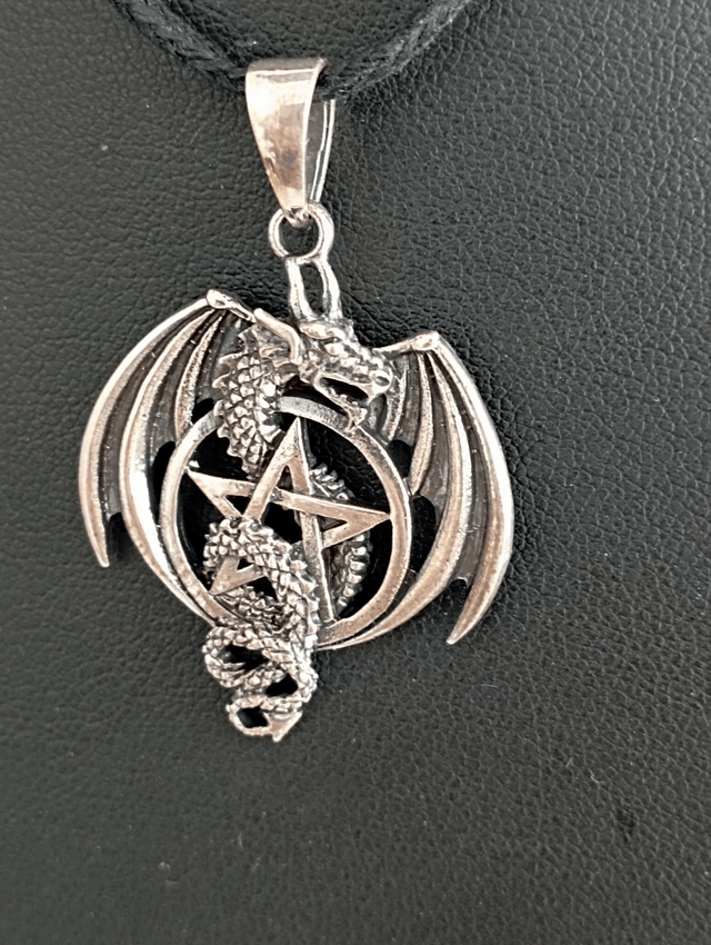 Pendentif Dragon dans le pentacle (argent)