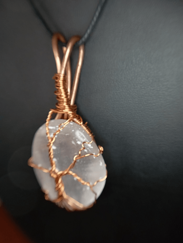Pendentif arbre de vie Selenite