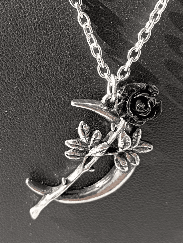 Pendentif &quot;Nouvelle Lune &amp; Rose Noire&quot;